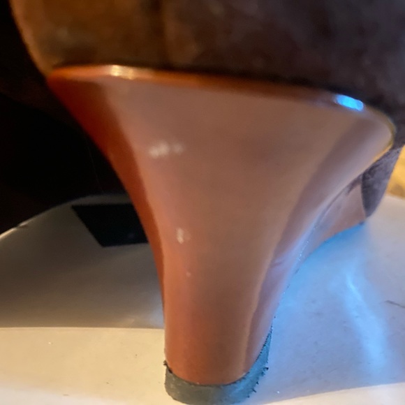 MAGDESIANS retro brown suede open toe w/ patent wedge. Like new 13W - Picture 7 of 8